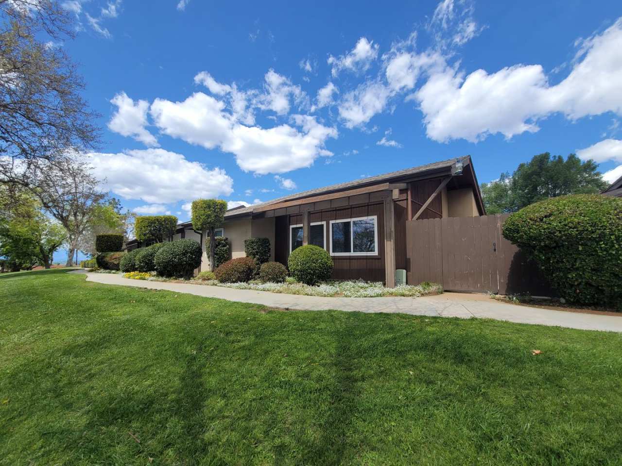 Beautiful Single-Story 3-Bedroom Condo Now Available in Upper Yucaipa!