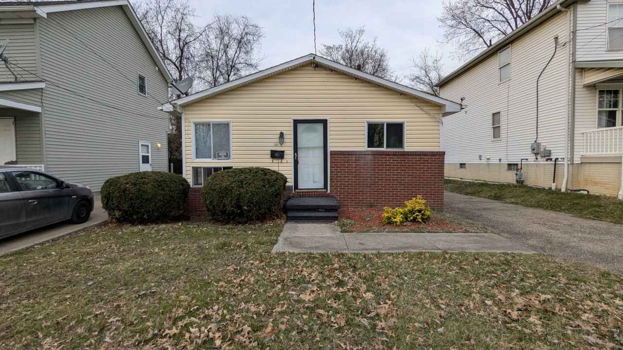 Welcome to this charming 3-bedroom, 1-bathroom house located in Akron