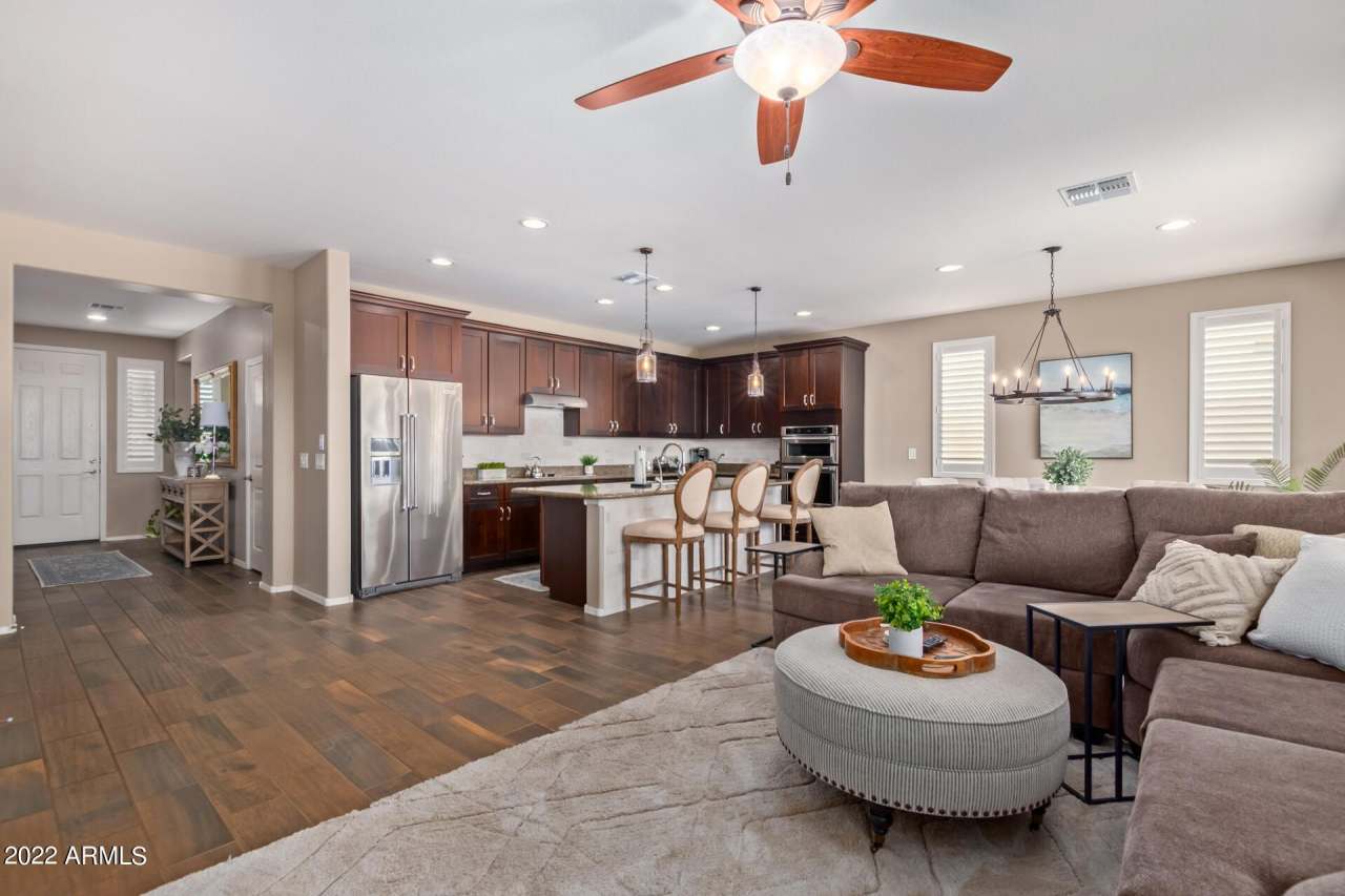 22503 E CALLE DE FLORES --