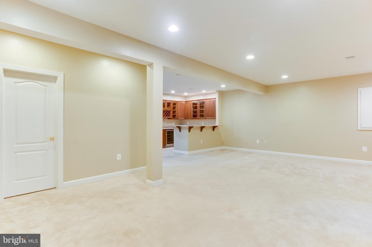 18353 FAIRWAY OAKS Square