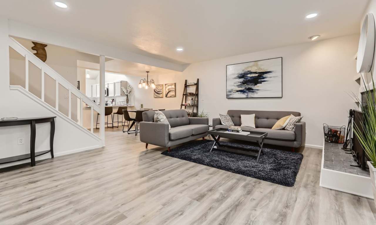 Updated 3 BDR Townhome in King's Ridge