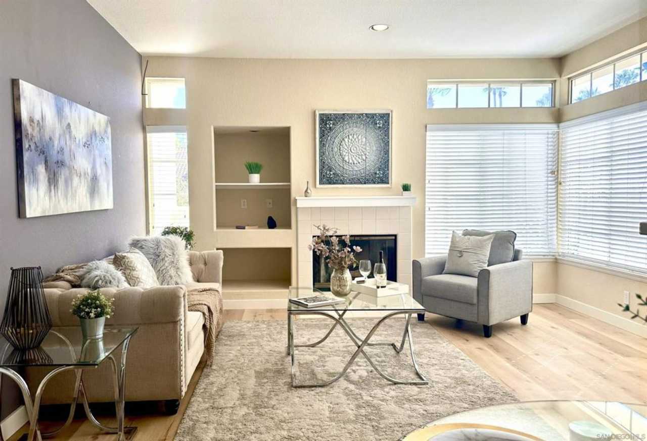 Beautiful 2 Bed, 2 Bath Sabre Springs Townhome with 1 Car Garage