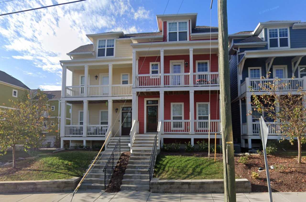 3 Bedroom, 3 Bathroom Home Next to Lake w/ 2 Car Garage