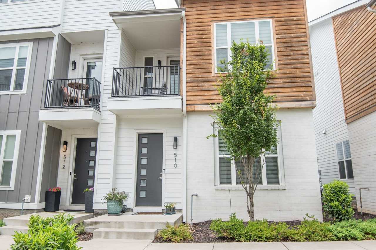 2/2.5 - MODERN TOWNHOME IN THE NATIONS