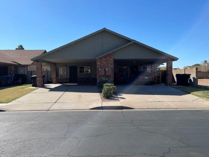 3221 East Crescent Avenue