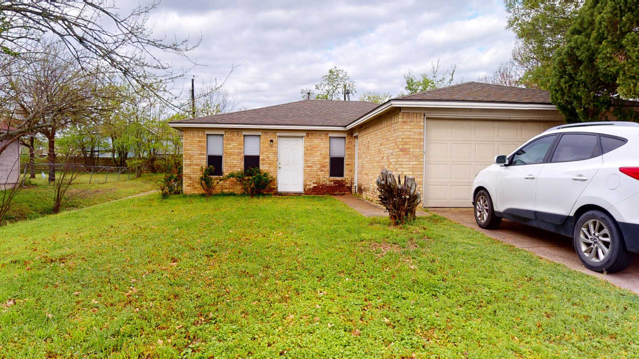 1208 S Dexter Dr