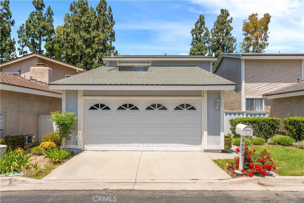 909 S Lake Summit Drive