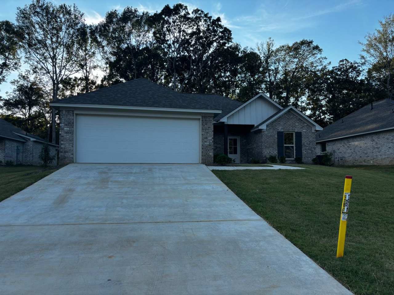 ****JUST REDUCED!!PLUS 1ST MONTHS RENT IS FREE!!****