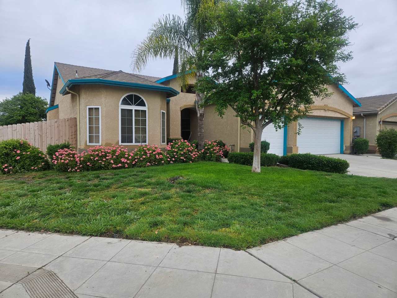 Super-Nice 4 bed, 2 bath, 3 car garage home in N.W. Fresno!