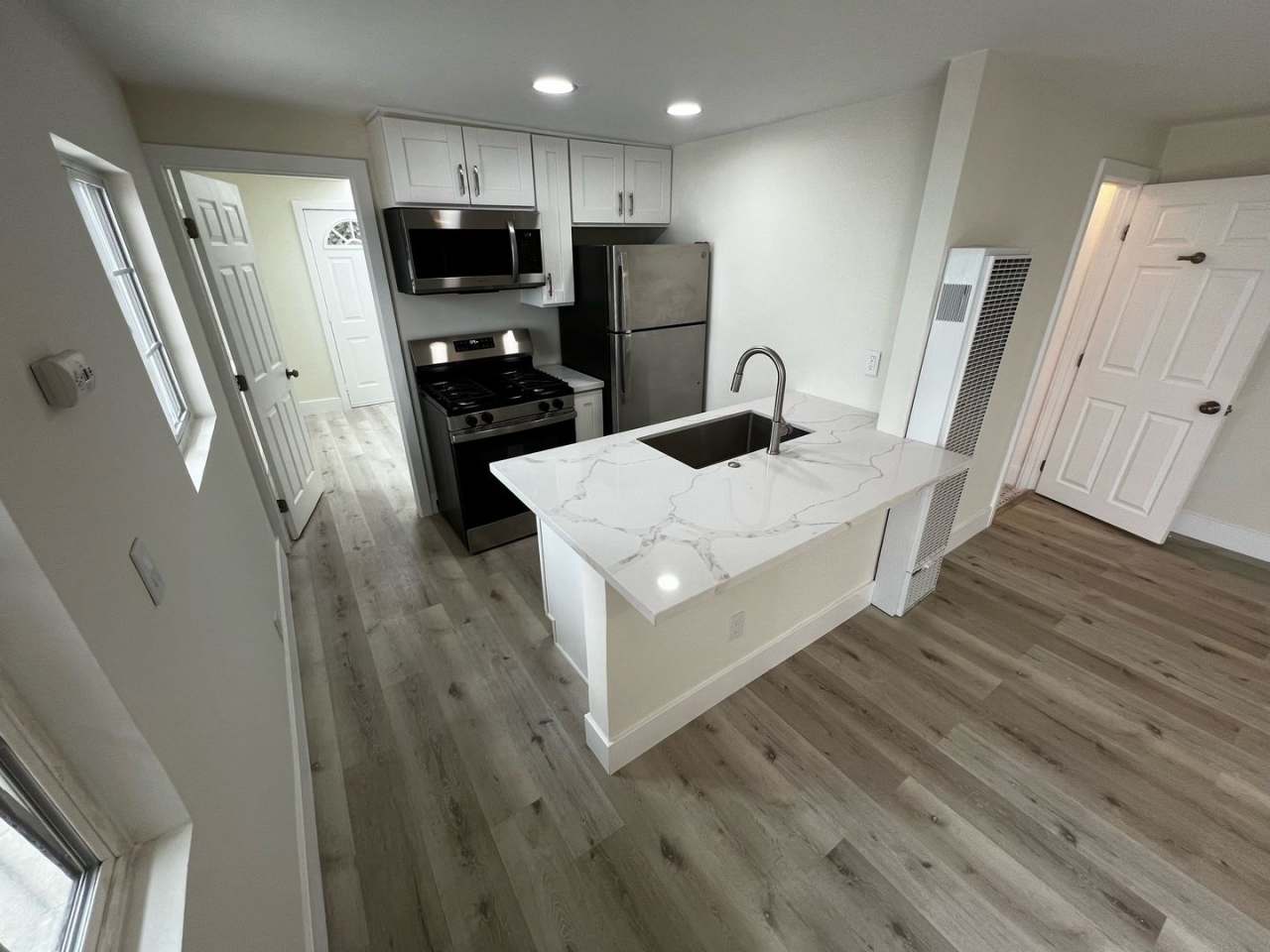 Remodeled 2 bedroom 1 bath Detached House