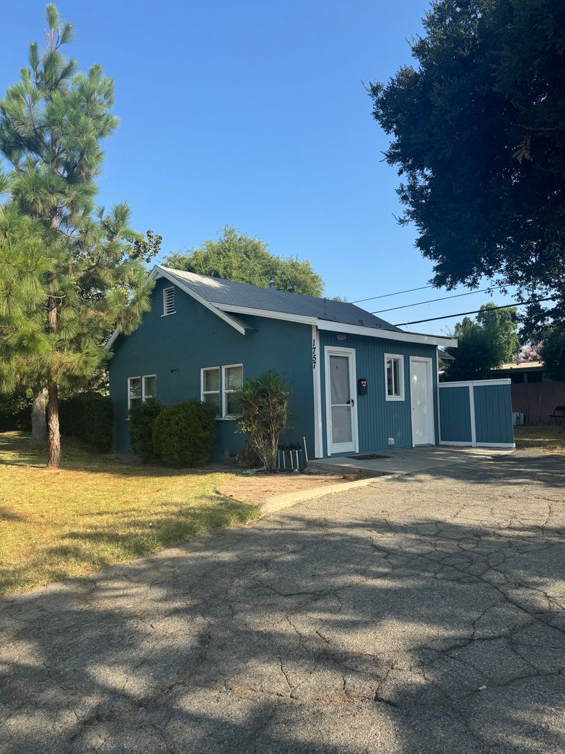 Charming Cottage in Downtown La Verne - 1757 6th St.
