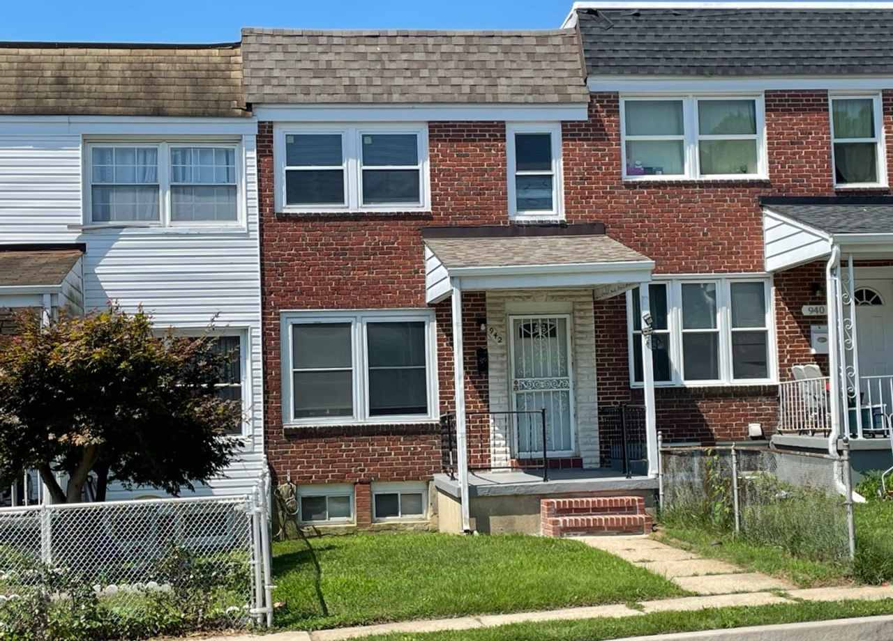 942 Elton Ave/ Charming 3 bedroom 1.5 bath townhouse