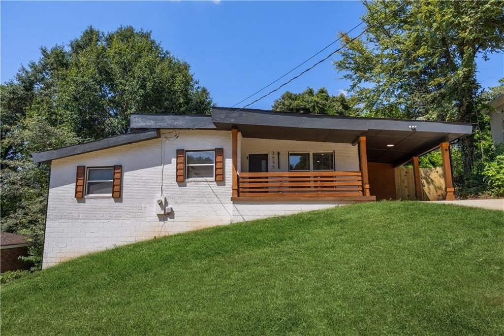 2555 Flagstone Drive SE