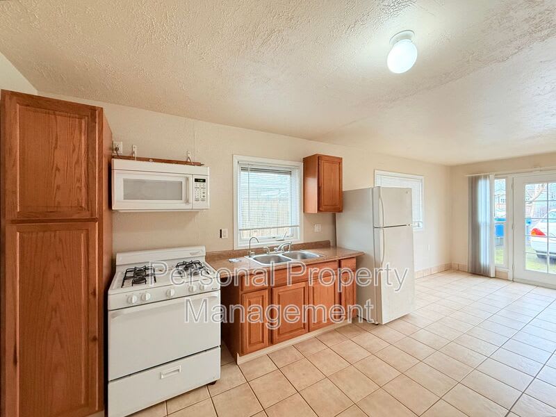 1102 G St