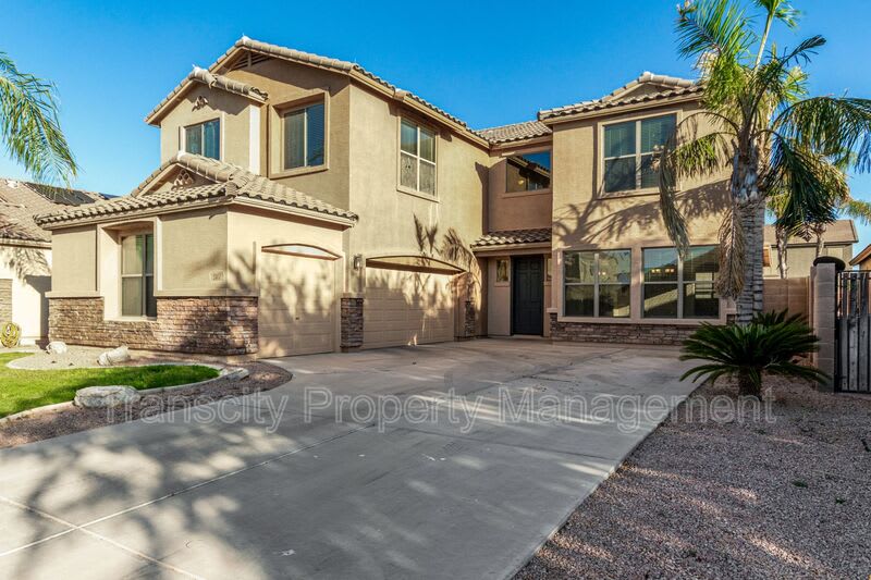 2317 E Renegade Trail