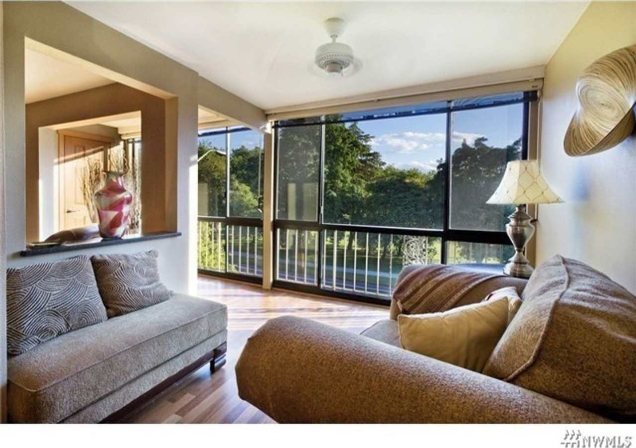 Green Lake Park Haven: Stunning 2-Bed Condo with Park Views, Parking, and More!