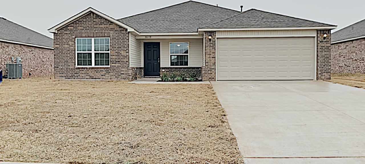 Very Nice 4 Bedroom 2 Bath Home in Mustang Schools