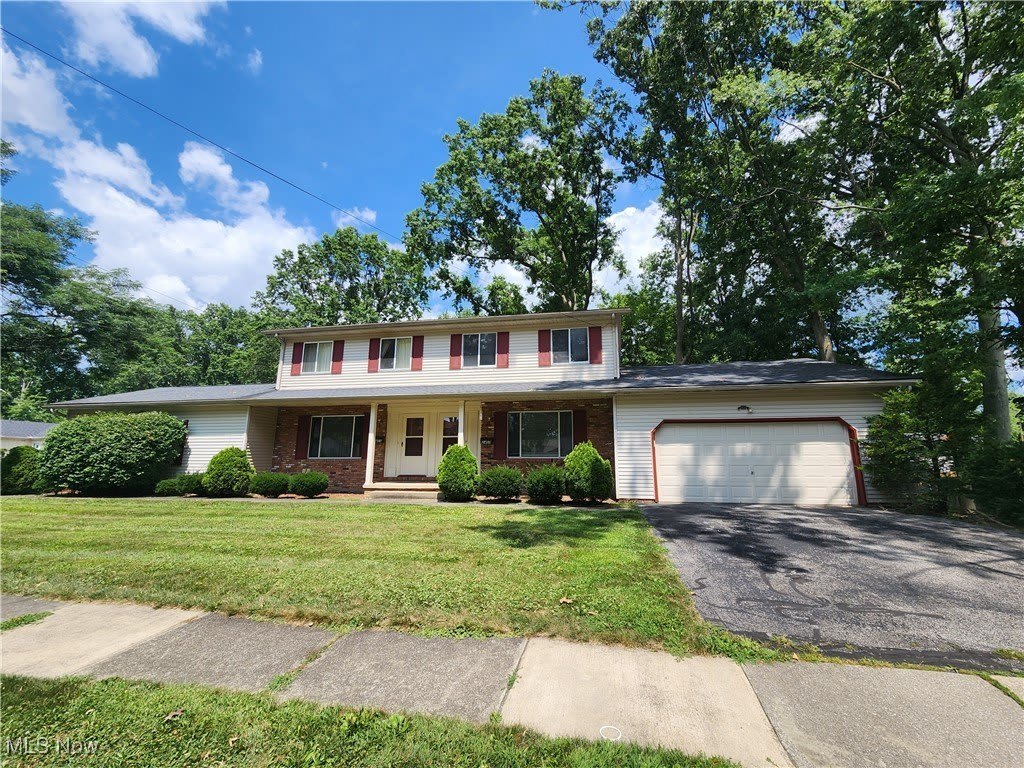 2407 Hillcrest Drive