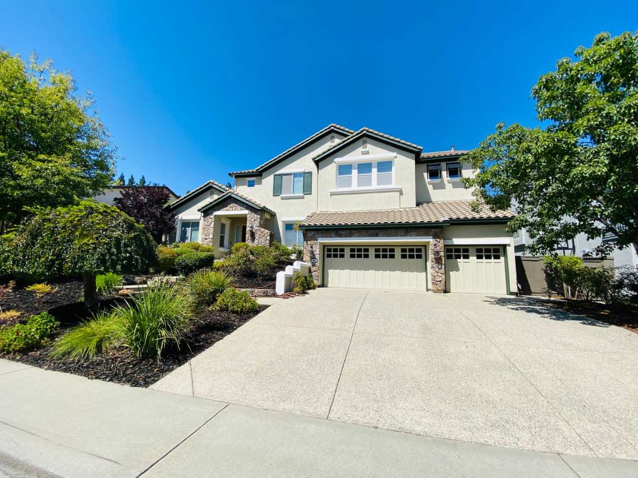 Roseville Masterpiece in Stone Canyon Gated Community