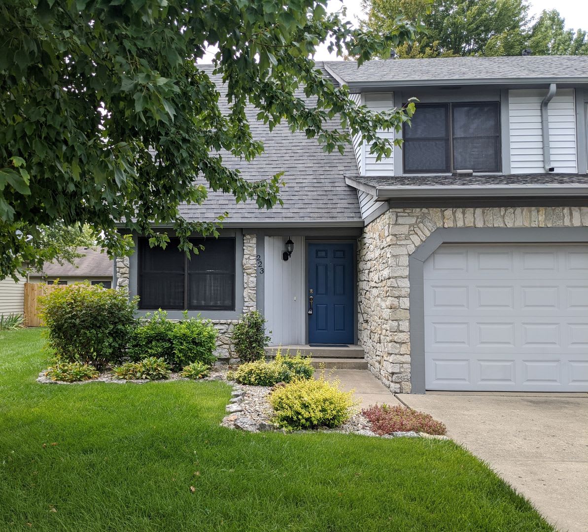 Charming 2 bed 1.5 bath home (duplex) in Greenwood!