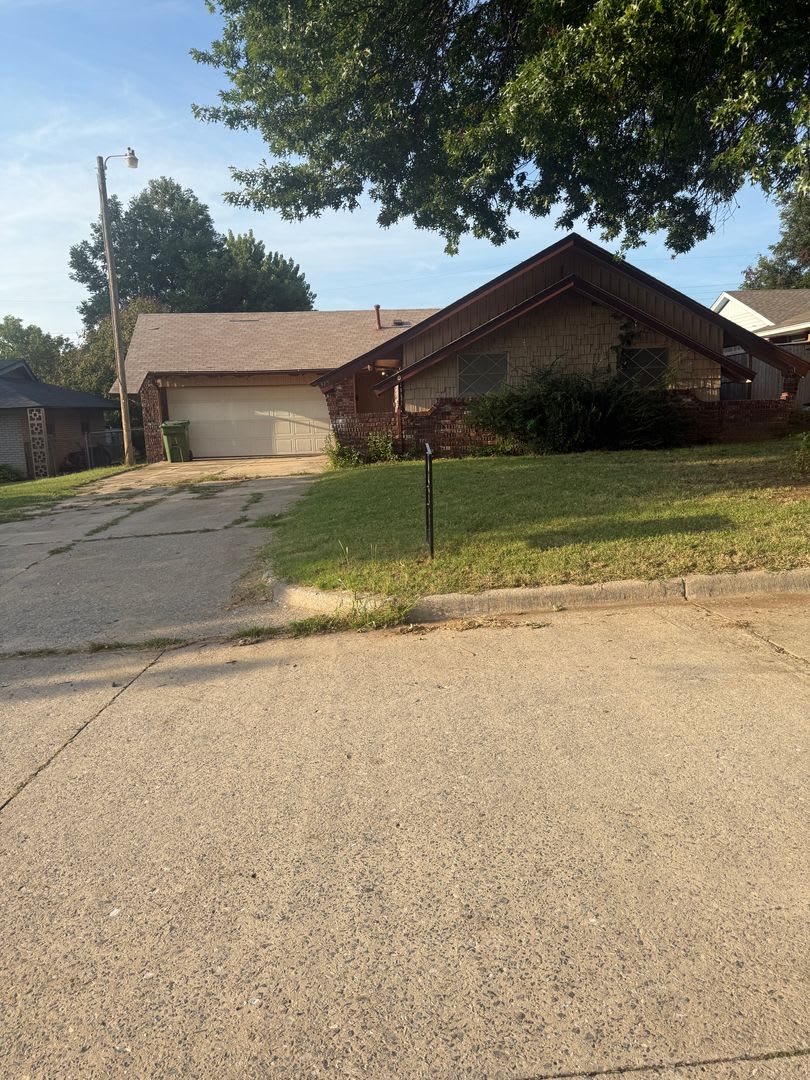 Beautifully updated home in a quiet Yukon neighborhood!