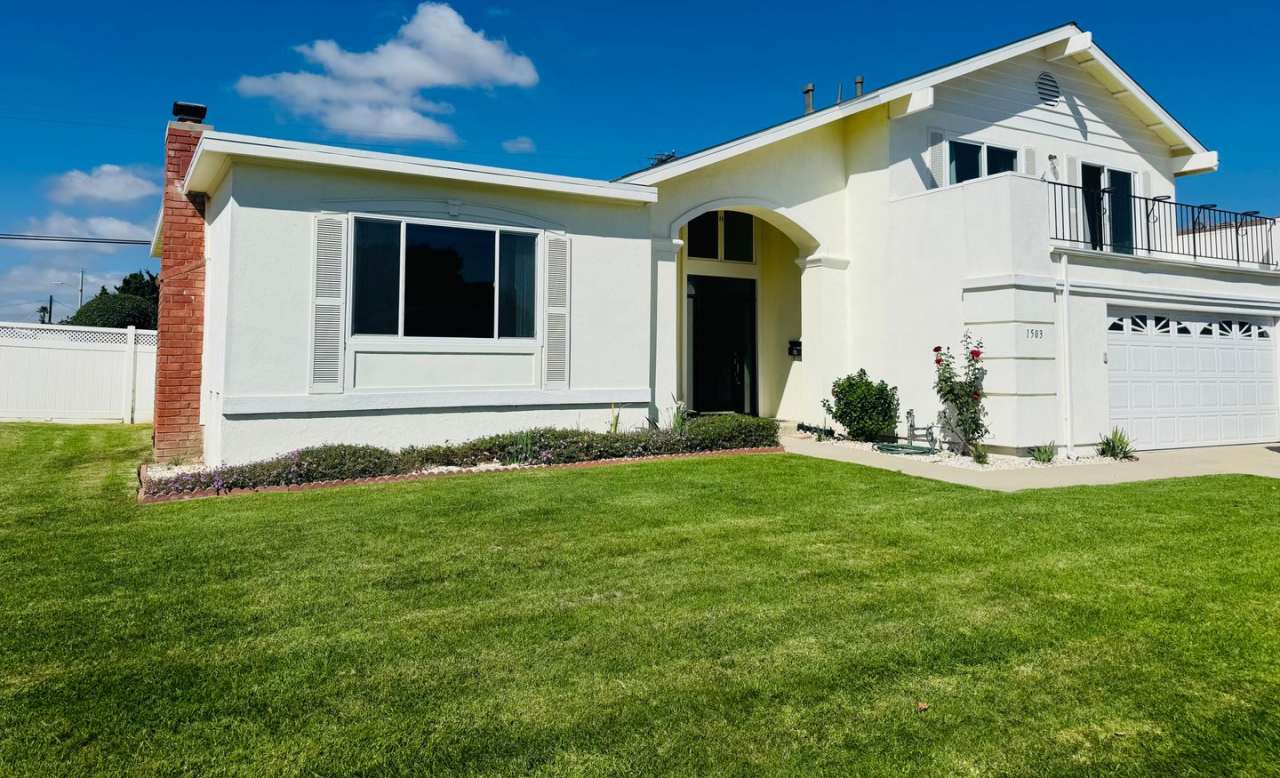 Ideal Multigenerational Home with Separate Downstairs Bedroom and Bath