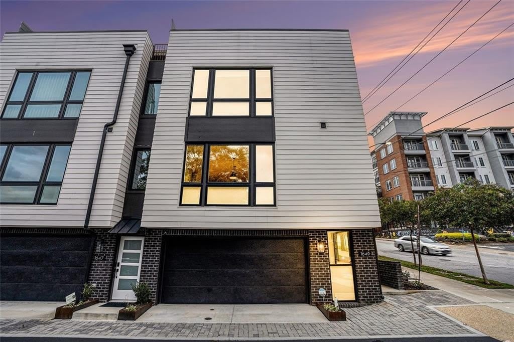 1649 OVERLOOK Way NW