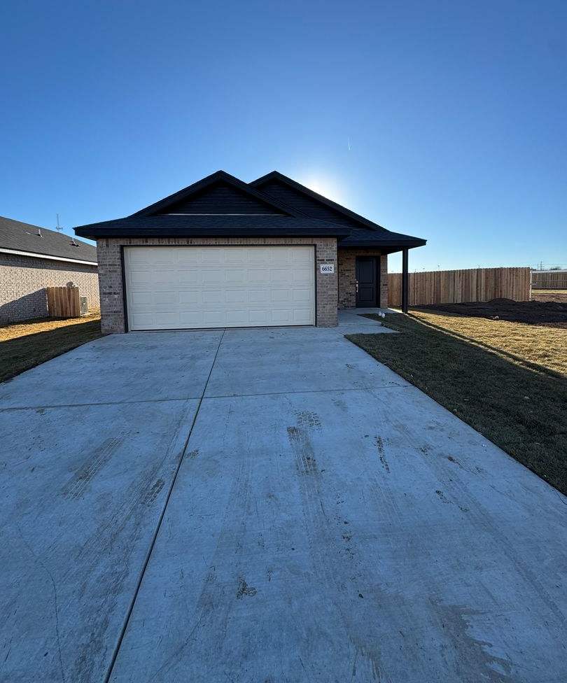 Located in the Glendale Area!!! New Build "Be the 1st to live HERE!!! 1/2 off special 1st month rent