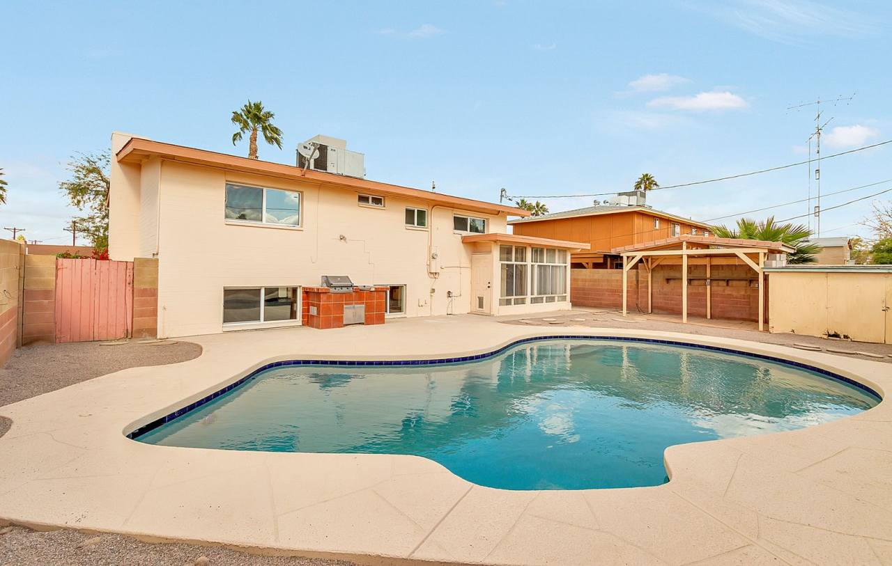 2 Story ASU house with Pool in the best neighborhood for students