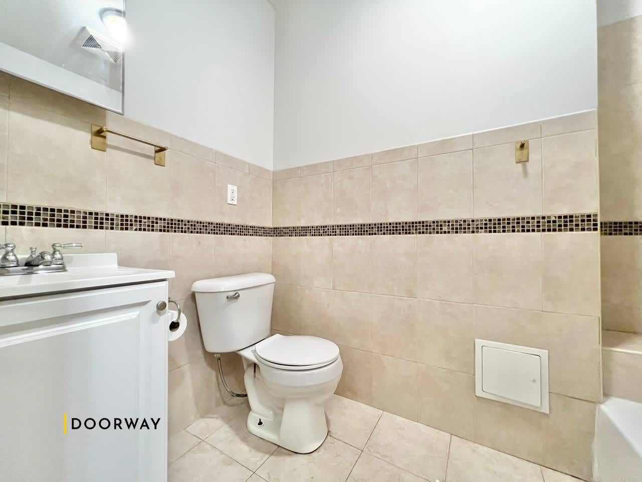 1327 Halsey St Unit 2R