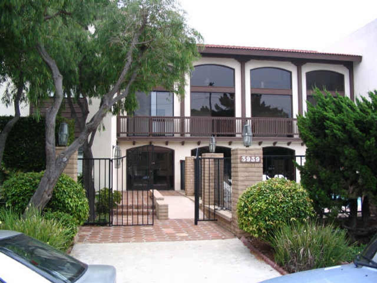 1 Br - 1 Ba Hillcrest Condo with Washer/Dryer in unit!