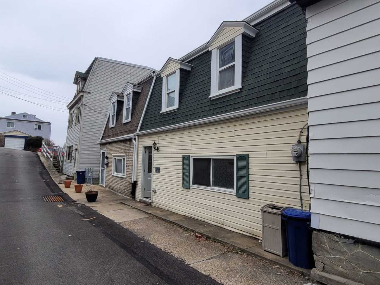 Beautiful 2 Bedroom Home in South Side