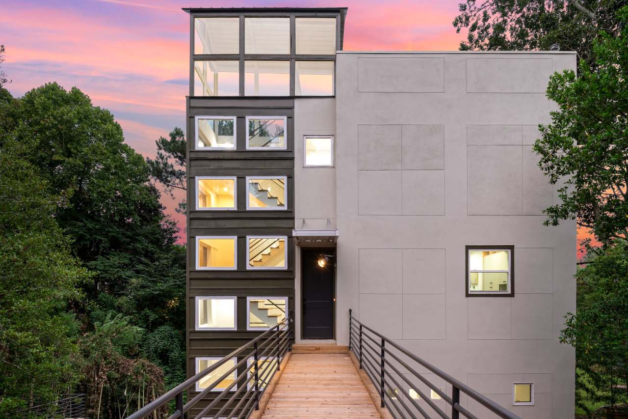 335 Eureka Drive Northeast