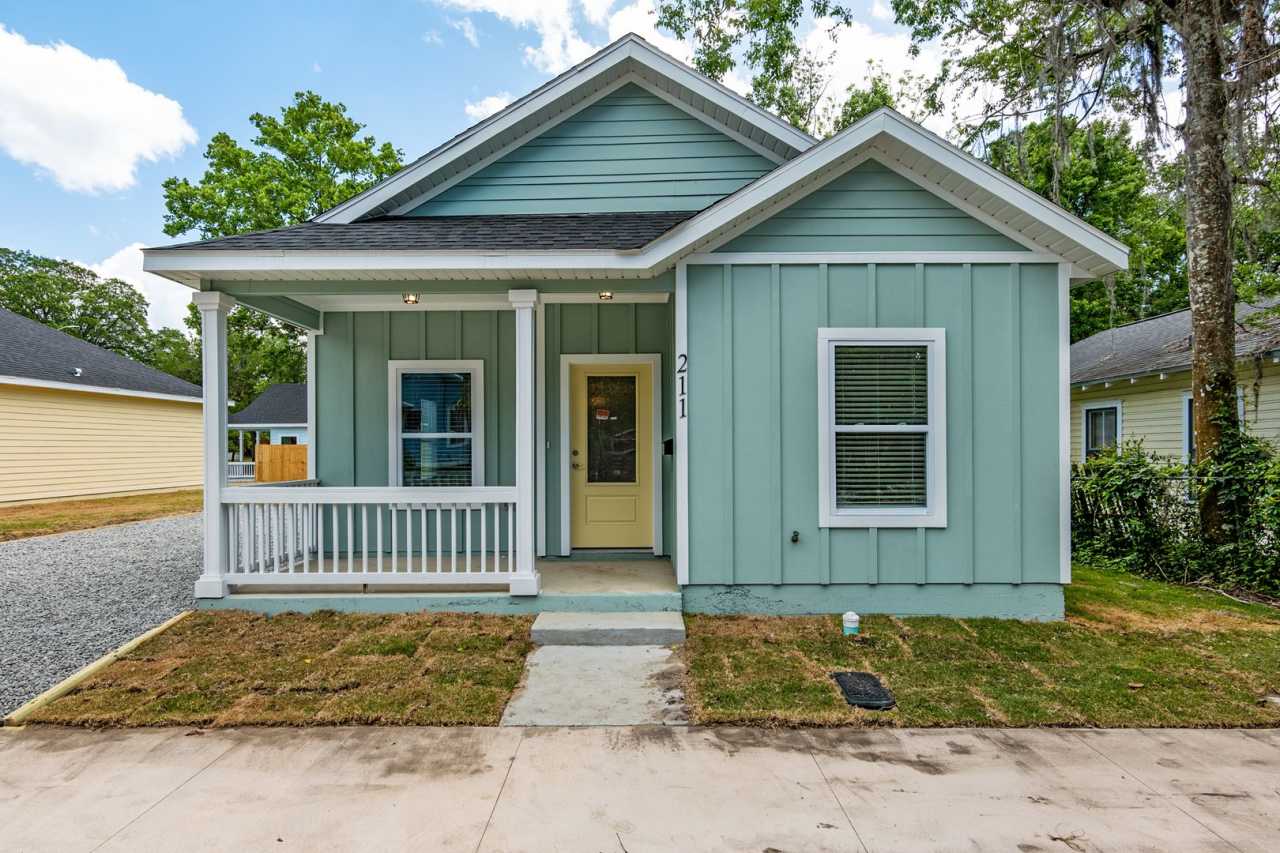 Charming 3-Bed, 2-Bath Home with Fenced Yard – Available 7/13/26!