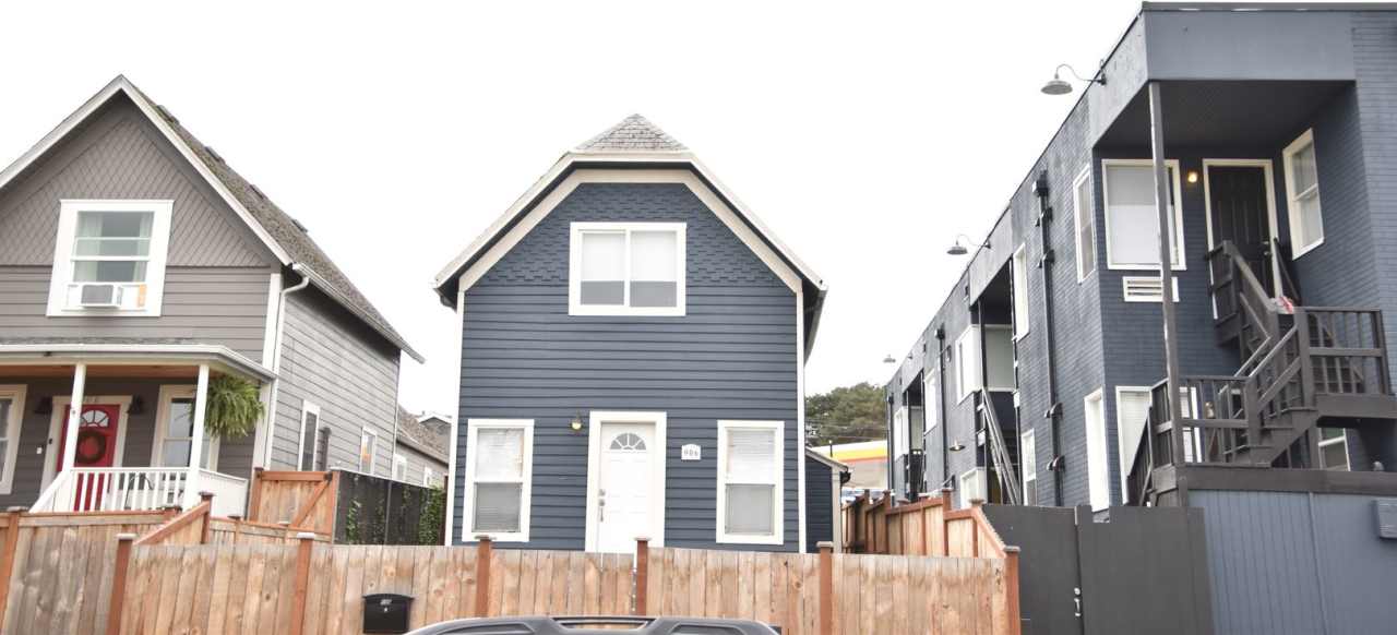 Newly Remodeled 2 Bedroom 1 Bath Hilltop Home