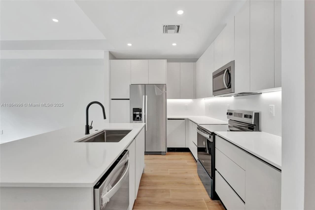 1563 NW 94th Way 09, Coral Springs, FL 33071