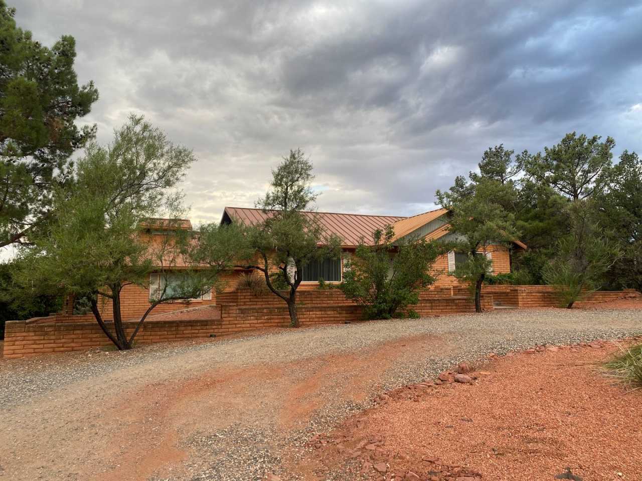 Spacious West Sedona home on a private 1.1-acre lot and a detached garage