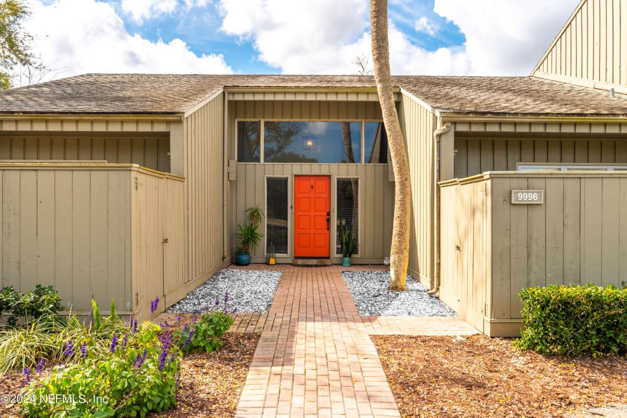 9996 SAWGRASS Drive E