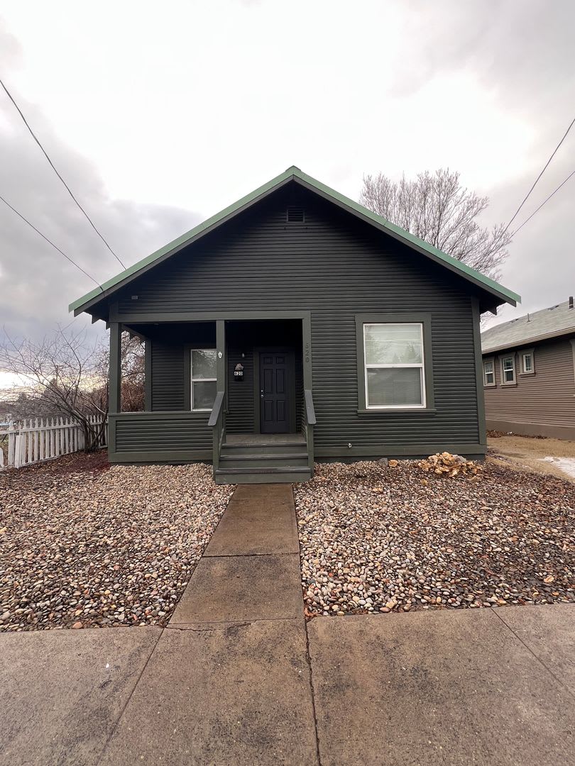 2 Bedroom, 1 Bathroom Home - Located near Downtown