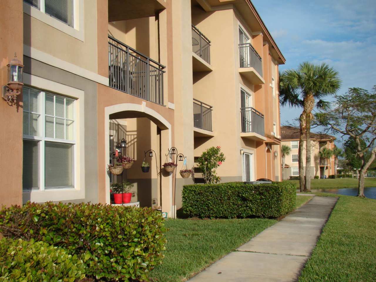 $$$ SPACIOUS 2x2 BEDROOM APARTMENT $$ $$ Act Quick + Fast Approvals $$