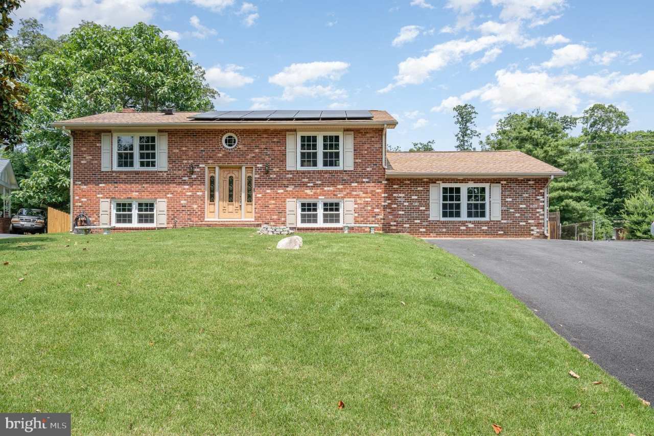 411 DEERWOOD DRIVE