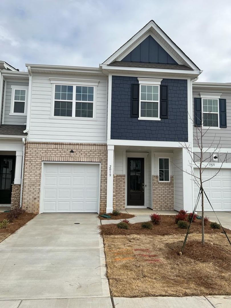 Townhome with 3BR/2.5BA Garage Located in Pergola at Farmington