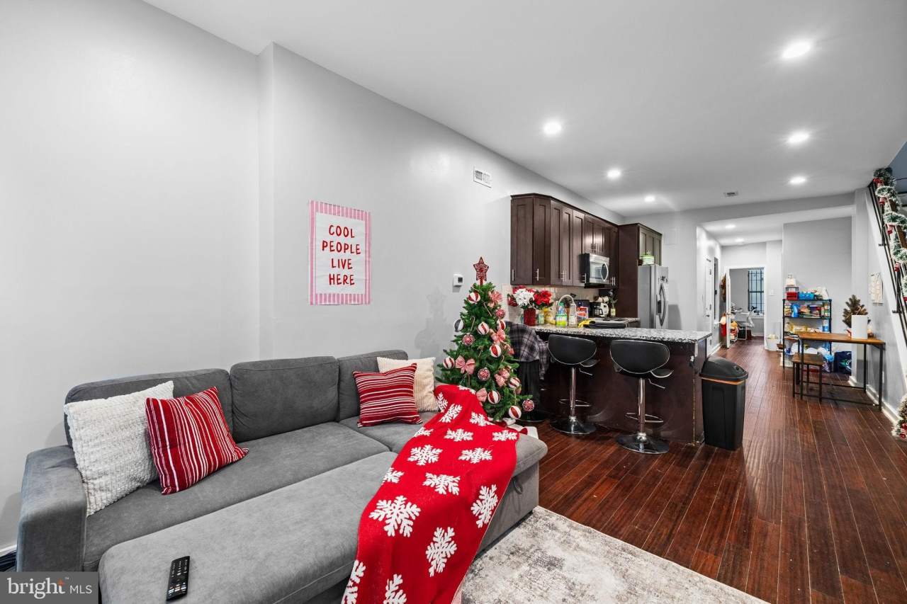 1723 MONUMENT Street