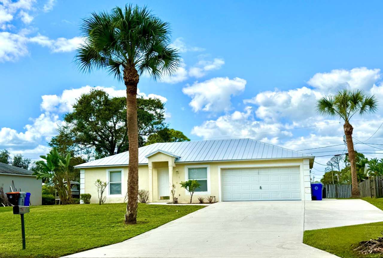 3/2/2 CBS Home - Vero Beach (LOW MOVE IN COSTS)