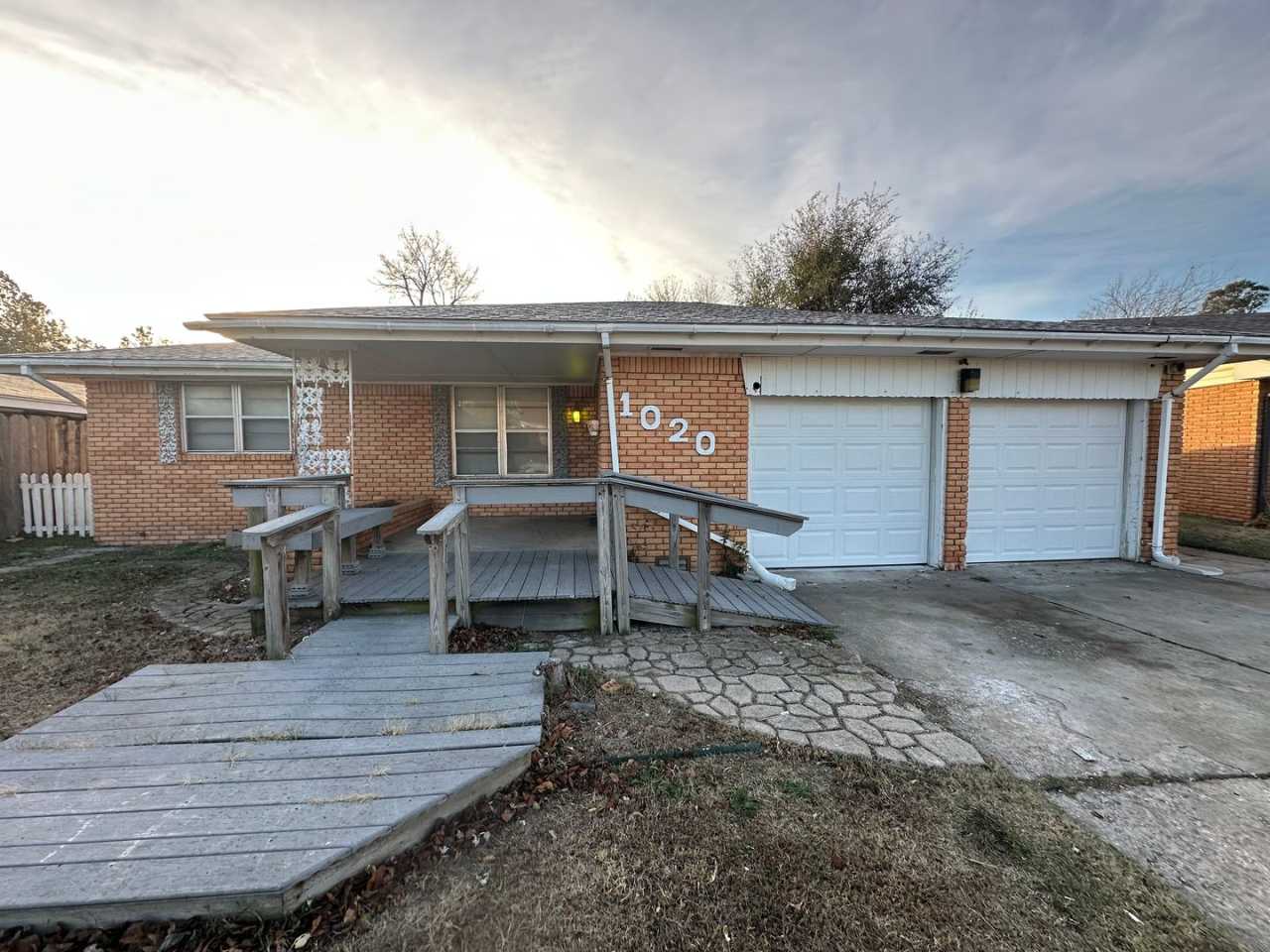 3 Bed 2.5 Bath - JUST HIT THE MARKET!!!