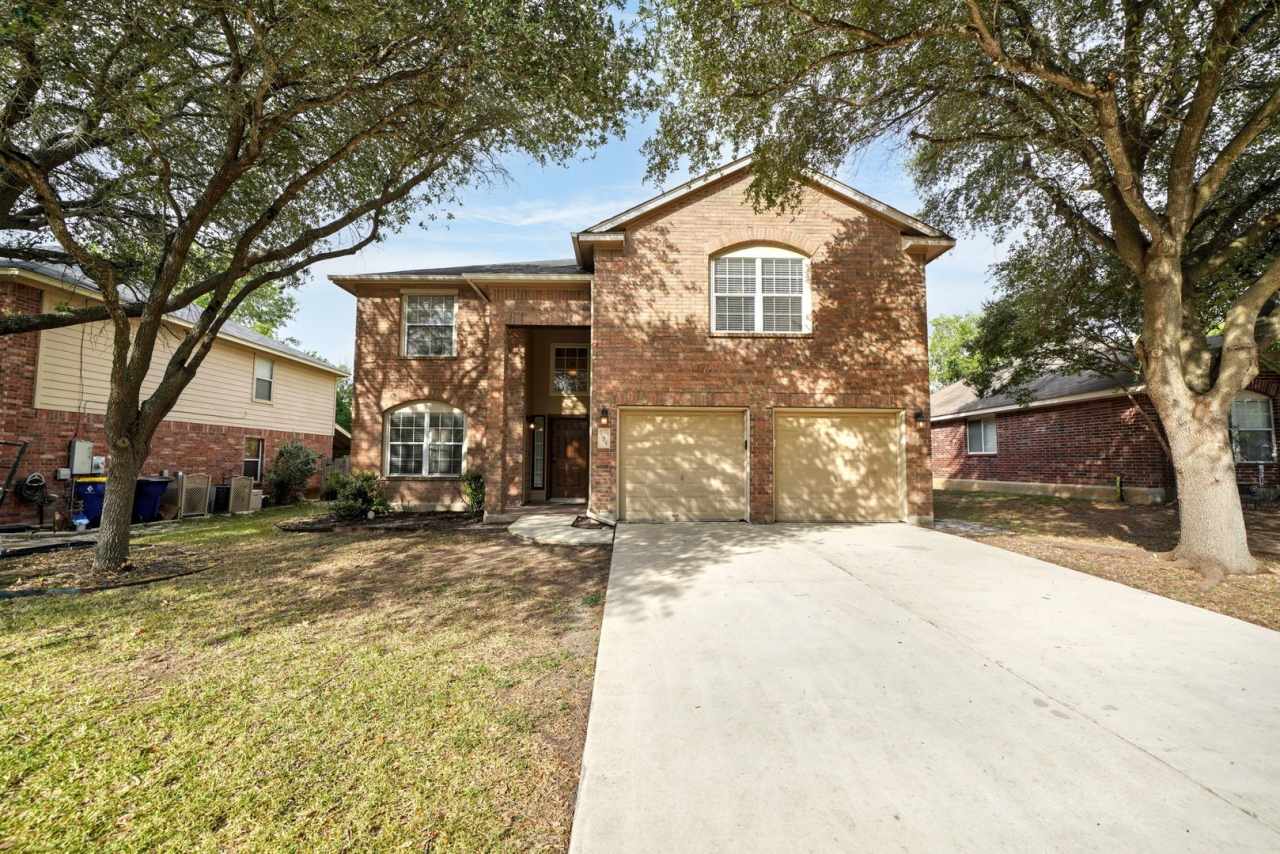 Beautiful Rental now available in Thistle Creek (Schertz) - 5 Bedrooms! Realtor Commission: $750