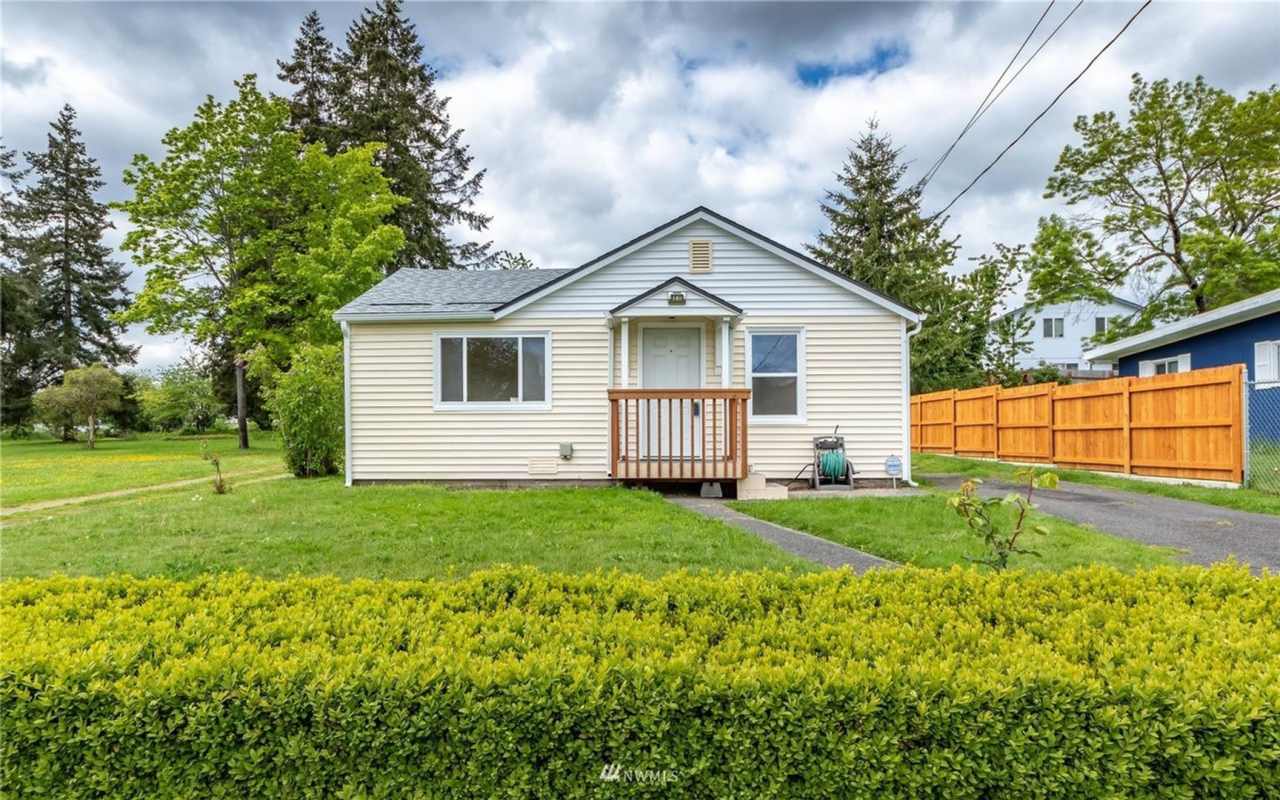 *** NEW RENT SPECIAL - $750 OFF FIRST MONTH'S RENT! ***Beautiful Tacoma 3 Bedroom Home! Apply Today!