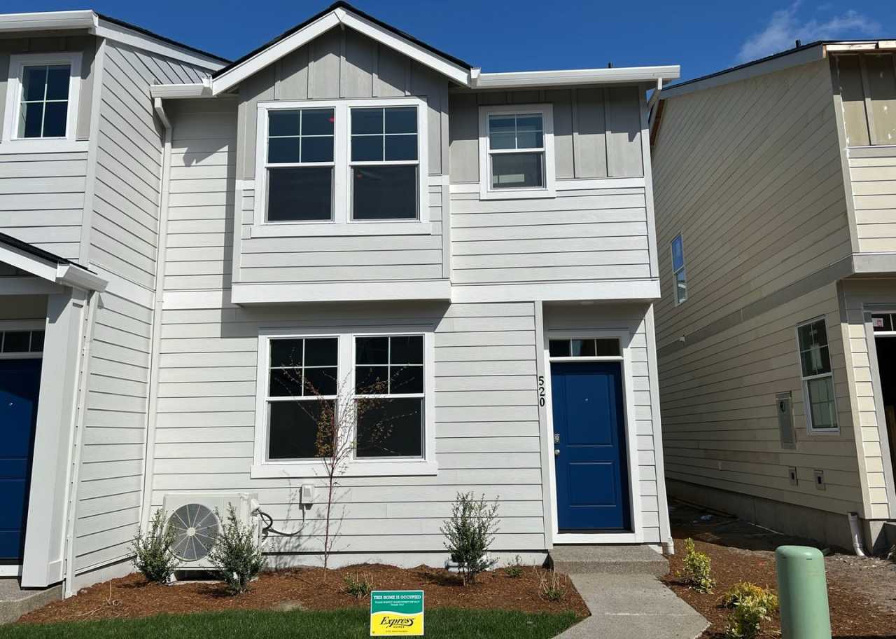 FREE RENT!! NEARLY NEW HOME IN EZ LIVING COMMUNITY IN HAZEL DELL
