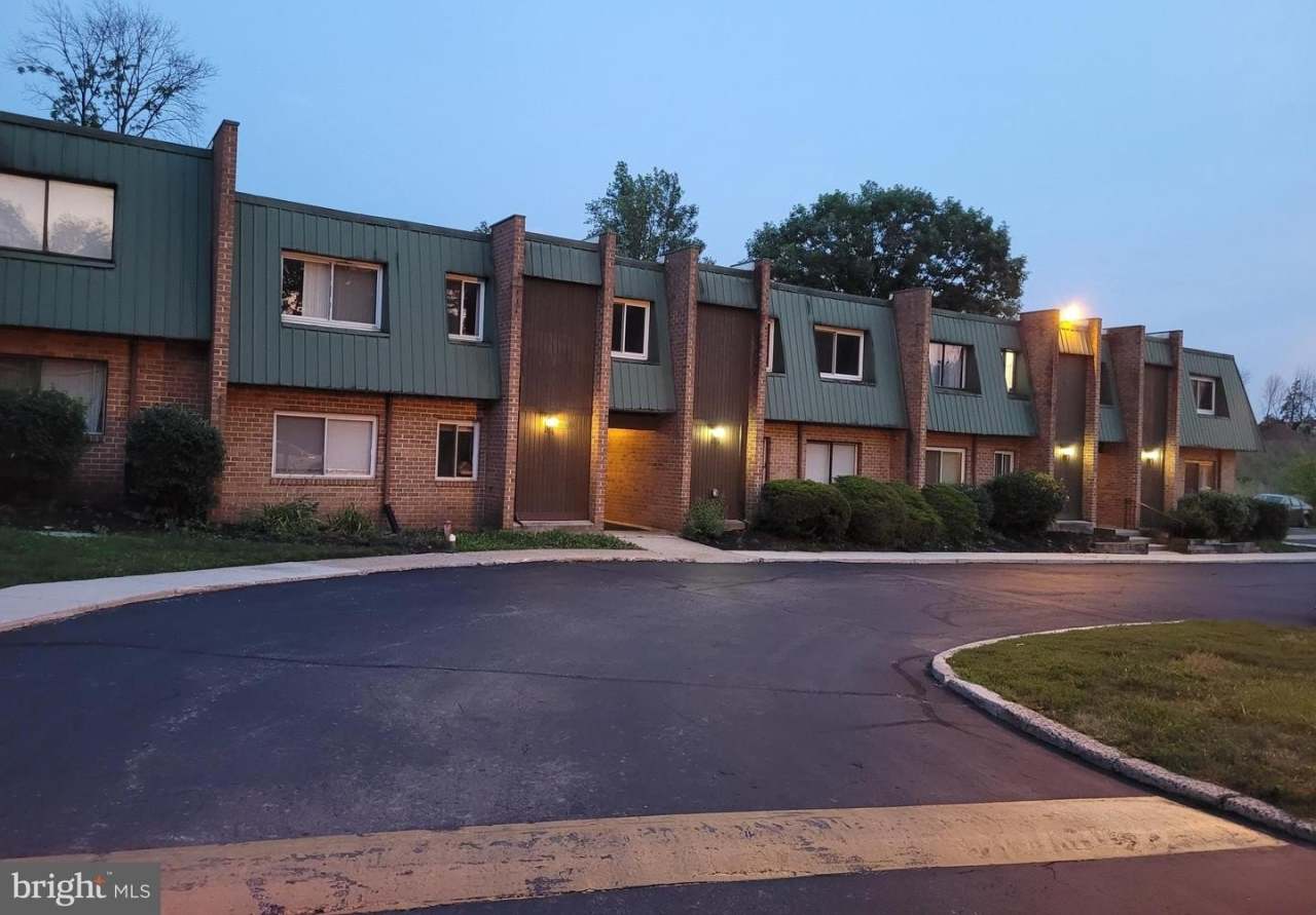 1605 MEADOWVIEW LN #1605