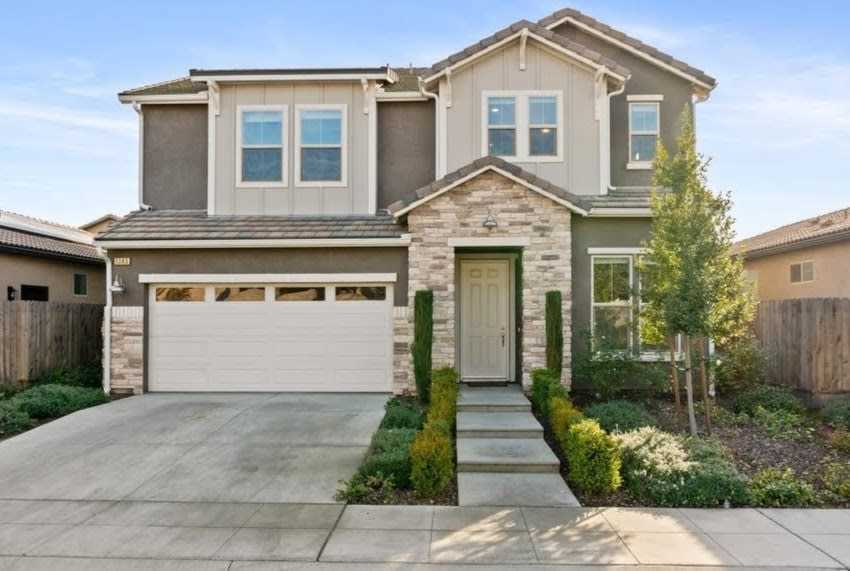 1383 East Via Azzurra Way